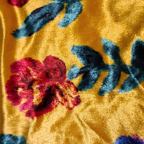 Zara Trafaluc mock neck velour top - Picture 5 of 6